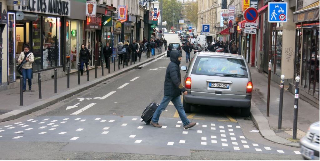 Limit paris. Paris Banks. World Street. The Smartest Street in the World.
